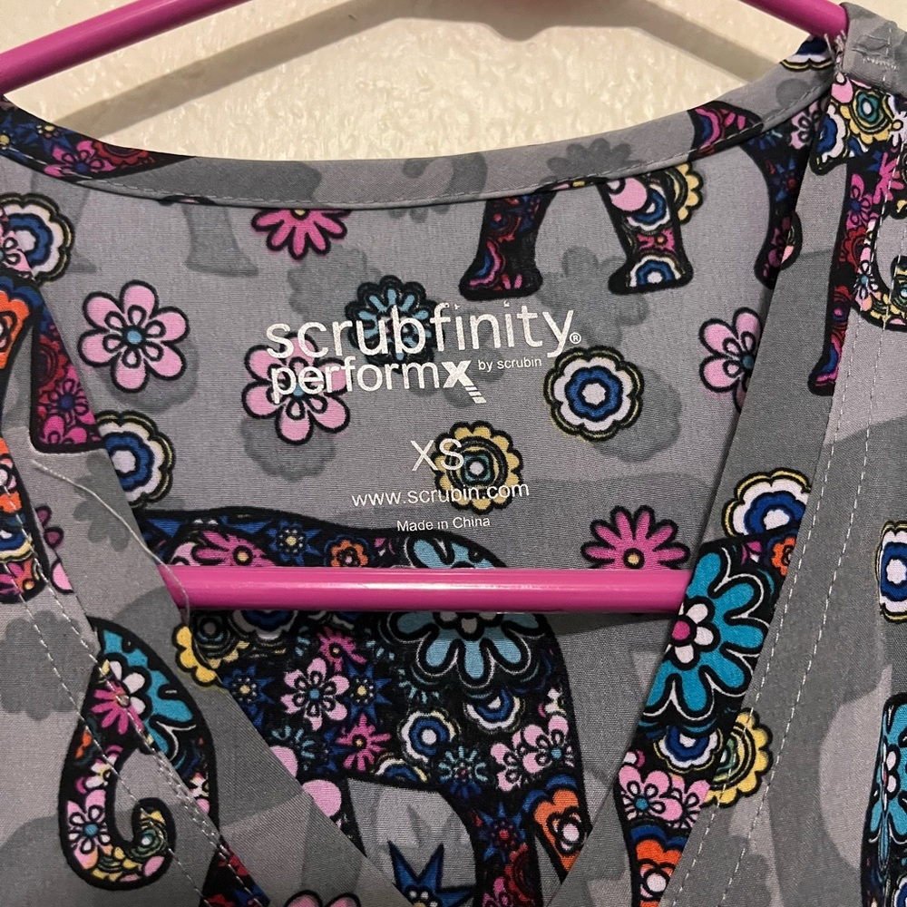 XS scrub top - Picture 2 of 3